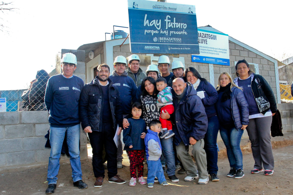 FOTOS - UNA CASA, LA OPORTUNIDAD DE VOLVER A EMPEZAR PARA UNA FAMILIA DE BERAZATEGUI  (2)