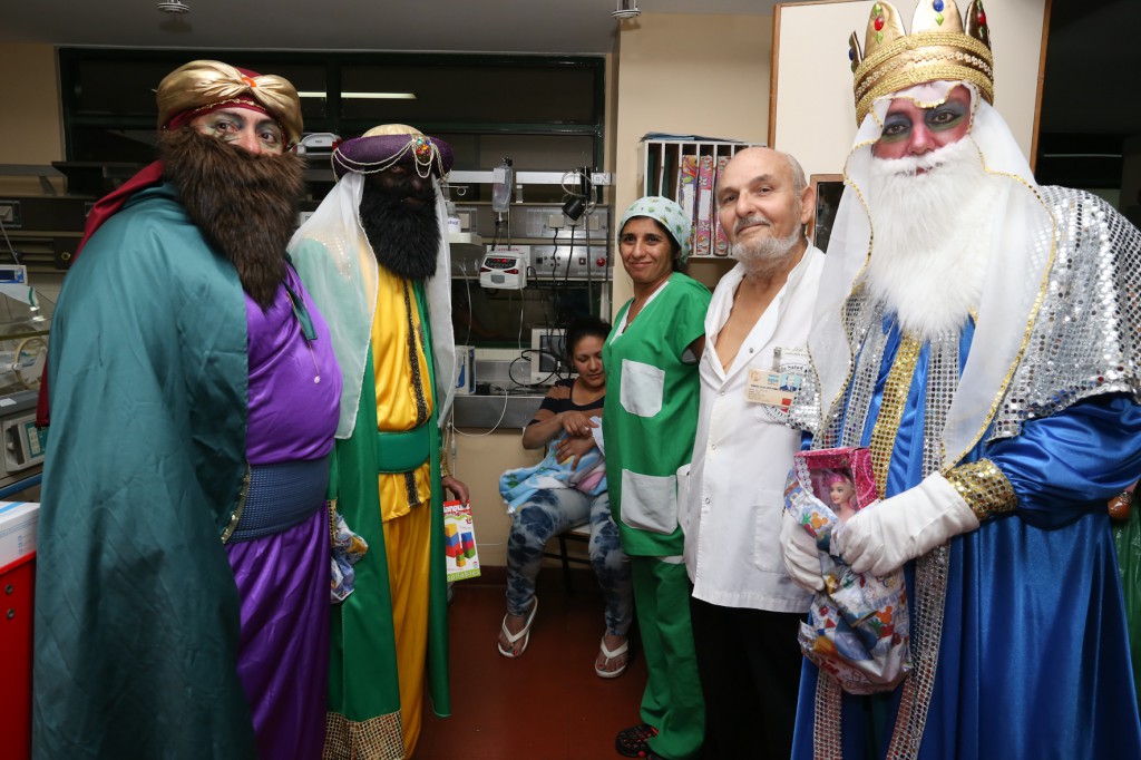 JUAN PATRICIO MUSSI- REYES MAGOS EN HOSPITAL EVITA PUEBLO (2)