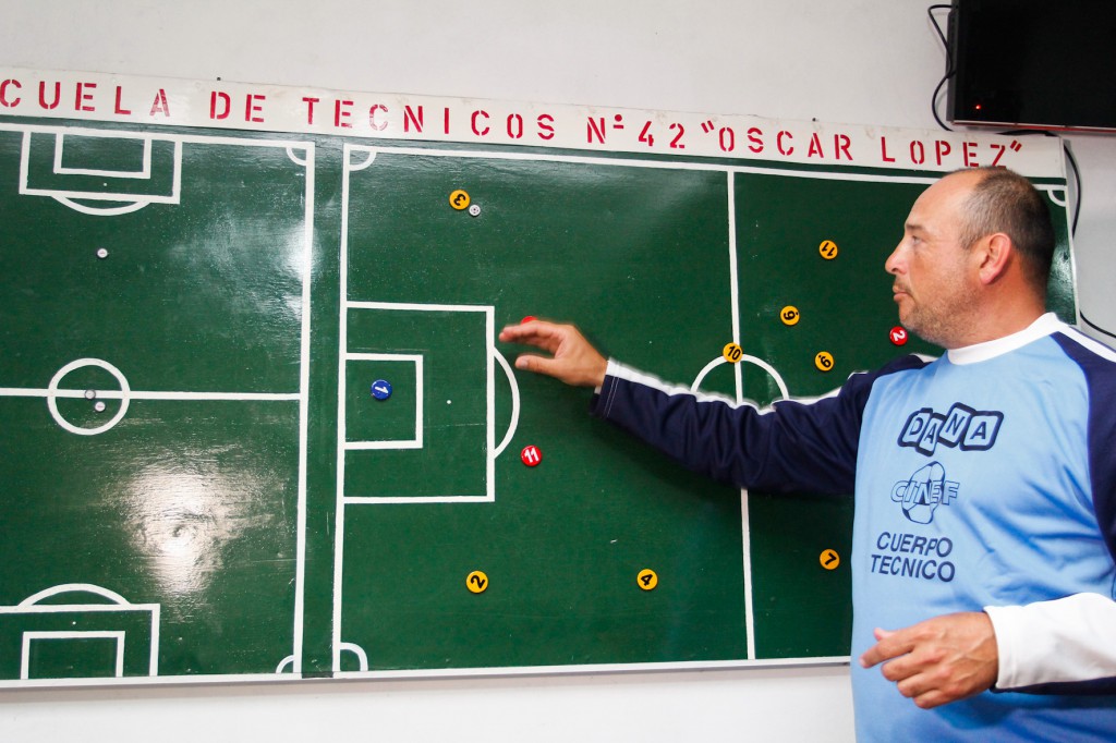 ​LA ESCUELA DE DIRECTORES TÉCNICOS DE FÚTBOL “OSCAR LÓPEZ” ABRE LA INSCRIPCIÓN PARA 2016 (2)